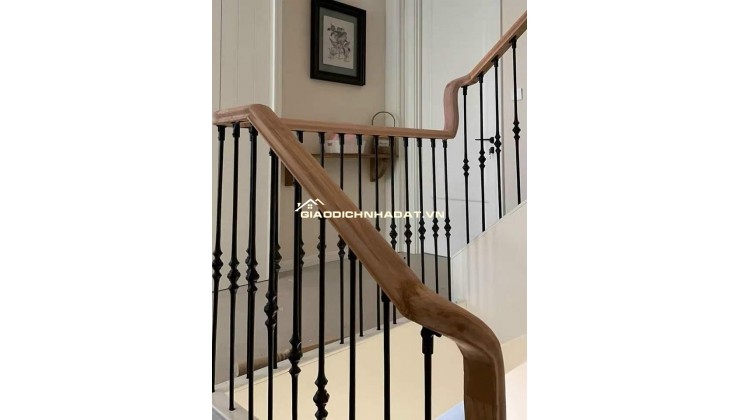 Cho thuê nhà lô góc, mới, thang máy,vỉa hè, 114m2- 5T, Duy Tân_44 Tr- 0941646107